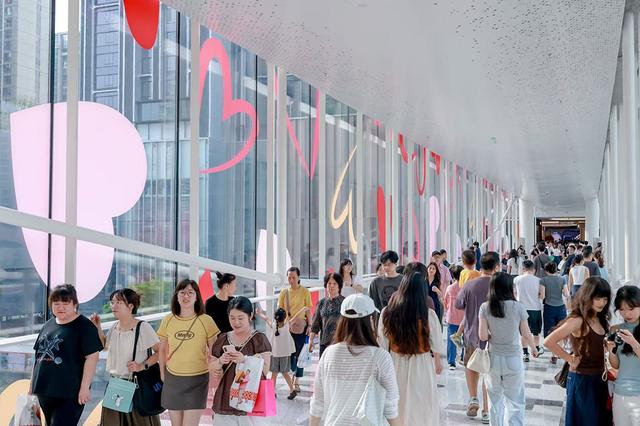 厦门万象城首店模式吸引了众多周边的消费者。受访者供图
