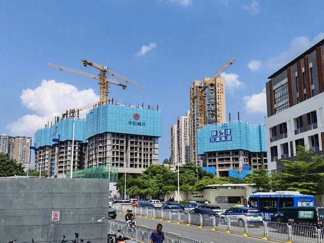 正在建设当中的金钻豪园城市更新项目。 吴家明/摄
