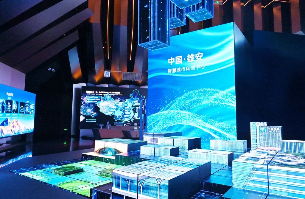 9月16日拍摄的中国移动设立雄安新区智慧城市科创中心中展示的雄安新区“三座城”。河北日报记者刘光昱摄